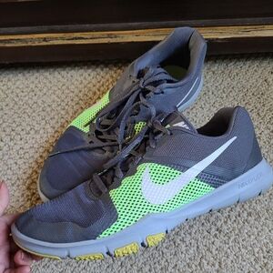 Nike Flex Sneakers